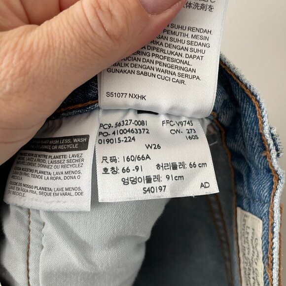 Levi's 501 Denim Athens Distressed Mid-Rise Shorts Medium Wash Blue 26 - Picture 8 of 8